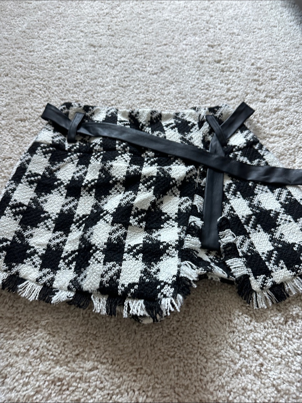 VENUS Black & White Houndstooth Tweed Skort with Belt
